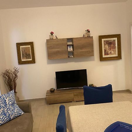 Bnb Milano Dipinta Di Blu Esterno foto